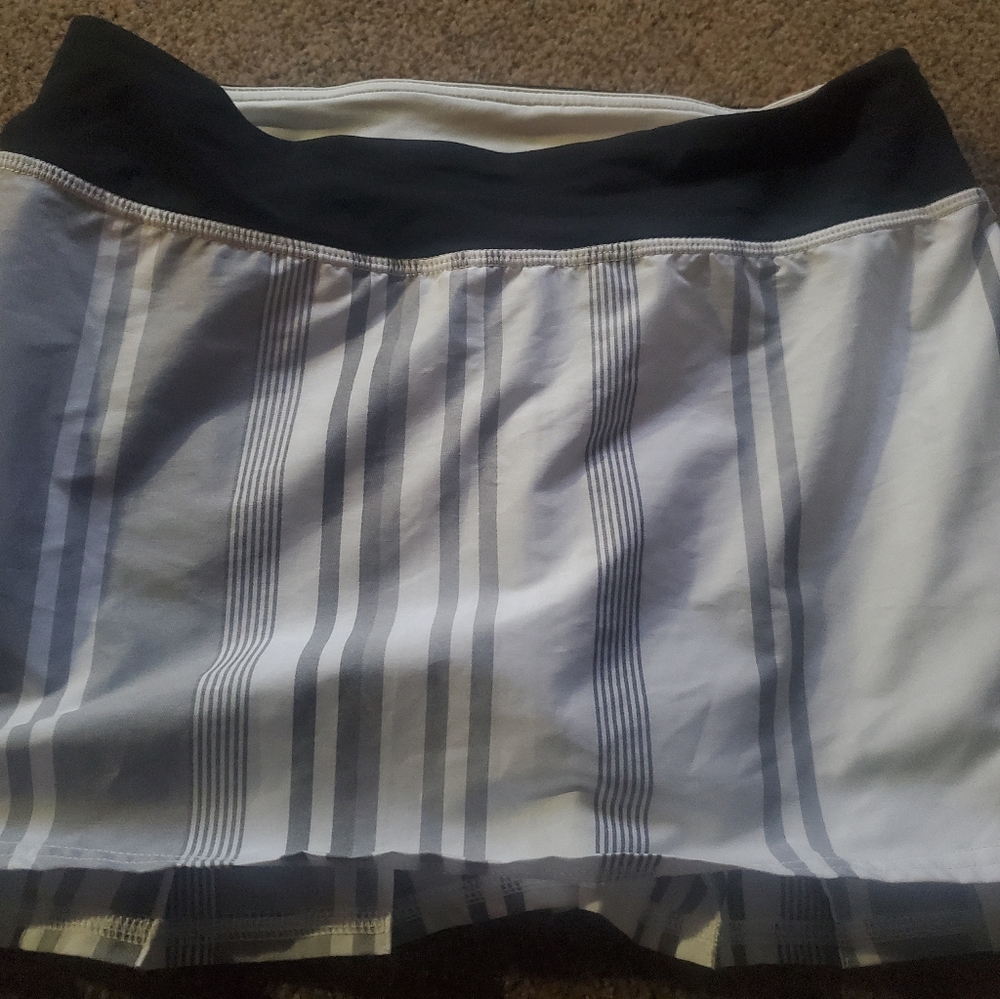 Lululemon  tennis  skirt size 4 black, grey, white